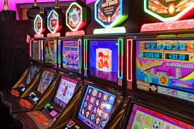 Layar metode pembayaran aplikasi topupgame menampilkan ikon DANA, OVO, GoPay, ShopeePay, dan opsi transfer bank